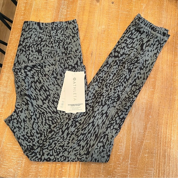 Athleta Pants - Athleta Salutation Stash Pocket II 7/8 Tight - Medium Tall - Patterned